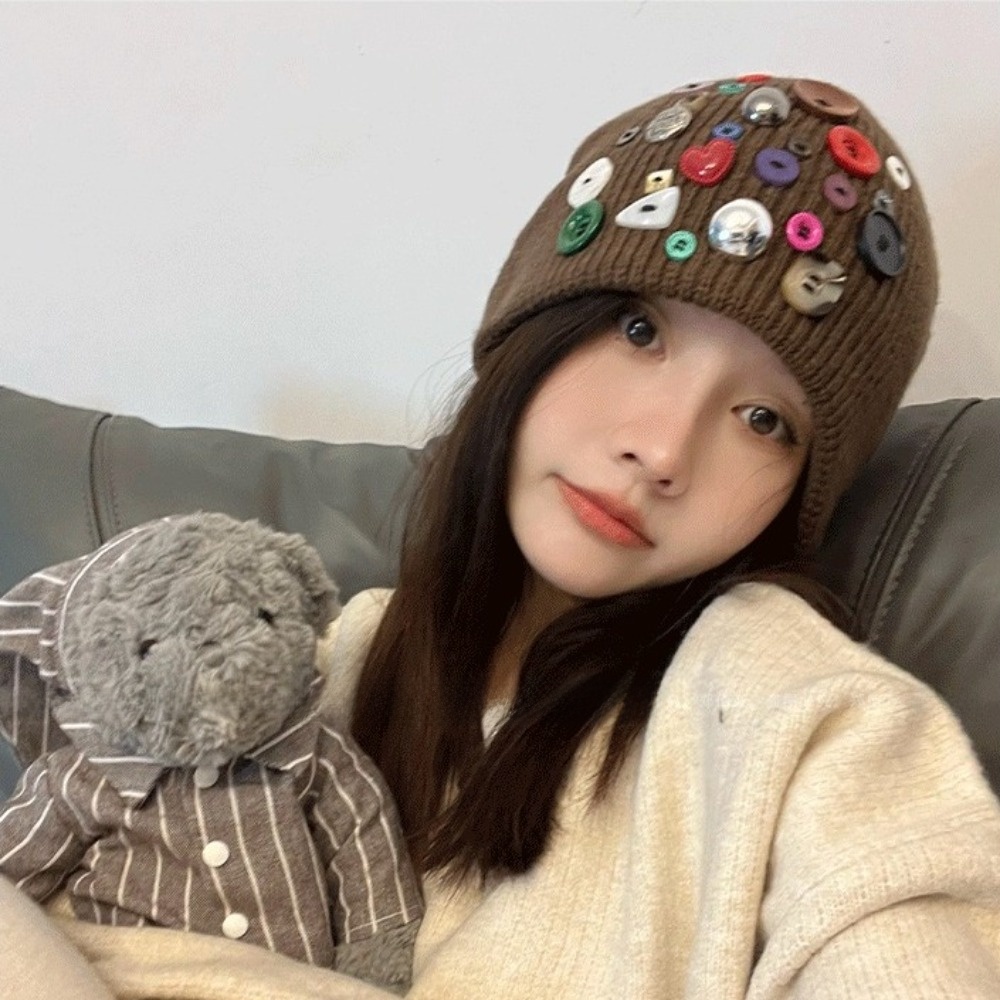 قبعة بيني مزينة بأزرار ملونة،  - مراجعة Beanie Cuffed Knit وسعره